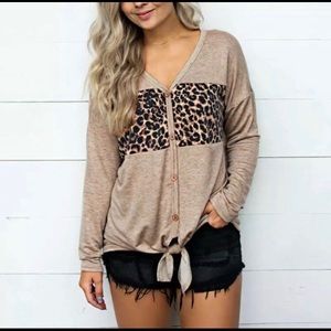 HP x 2 🎉 Tan & Leopard Button Up Top With Tie